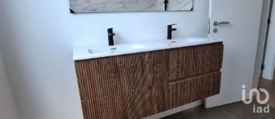 Apartment T2 in Almada, Cova da Piedade, Pragal e Cacilhas of 85 m²