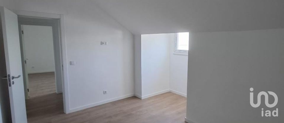 Apartment T2 in Almada, Cova da Piedade, Pragal e Cacilhas of 85 m²