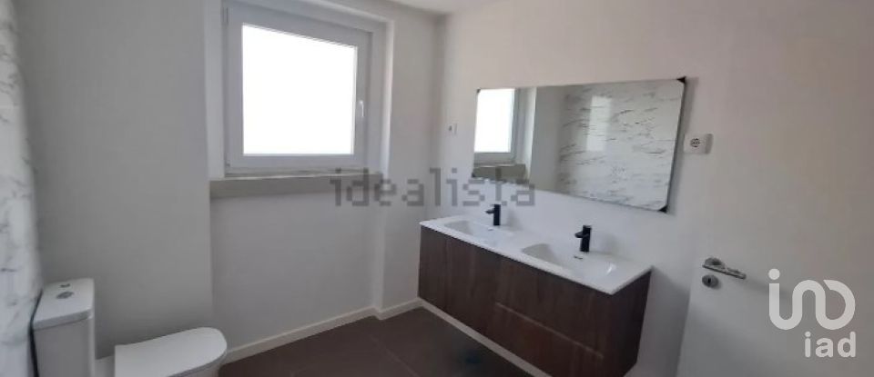 Apartment T2 in Almada, Cova da Piedade, Pragal e Cacilhas of 85 m²
