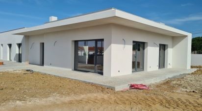 Maison T4 à Atouguia da Baleia de 247 m²