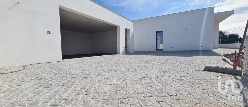 Moradia T4 em Atouguia da Baleia de 247 m²