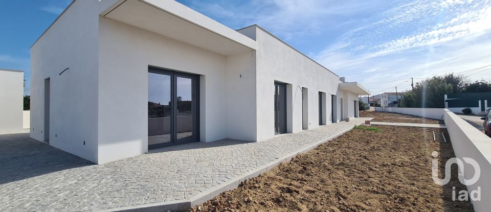 Moradia T4 em Atouguia da Baleia de 247 m²