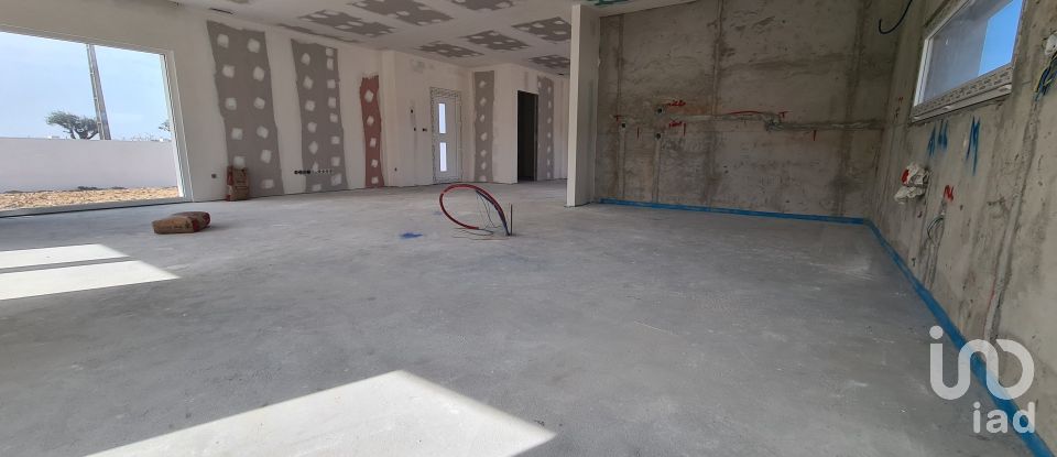 Moradia T4 em Atouguia da Baleia de 247 m²