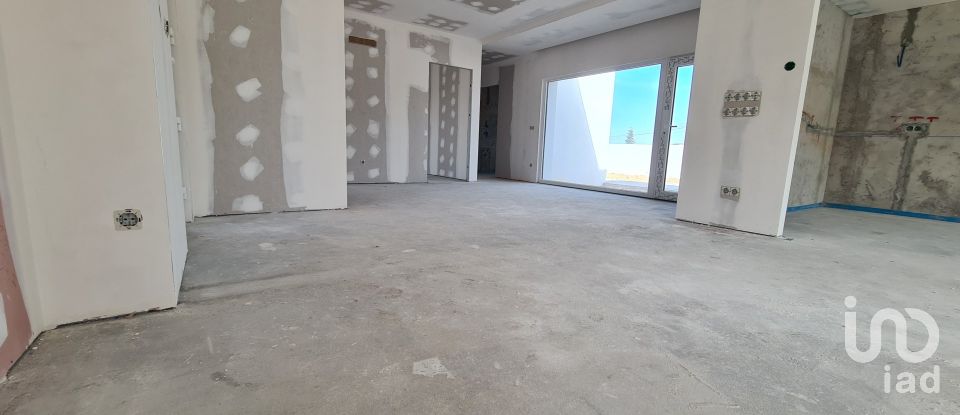 Moradia T4 em Atouguia da Baleia de 247 m²