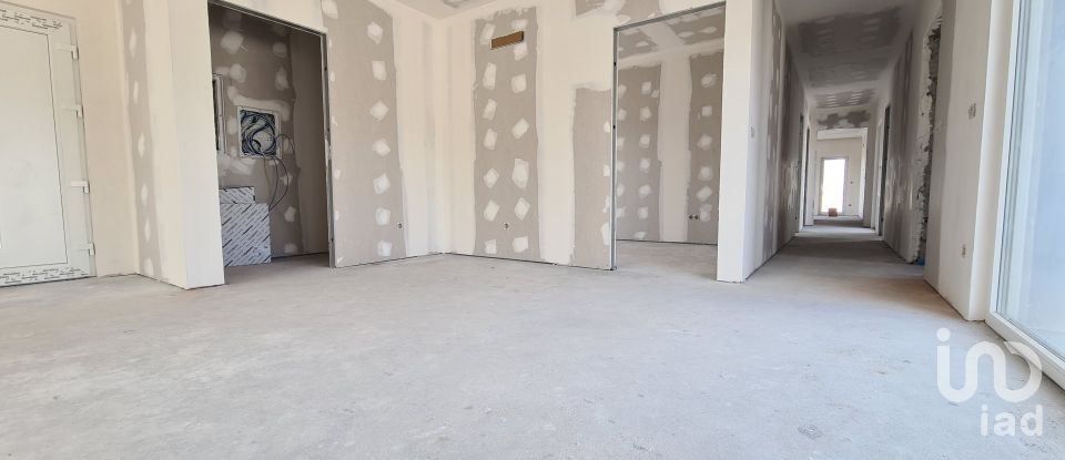 Moradia T4 em Atouguia da Baleia de 247 m²