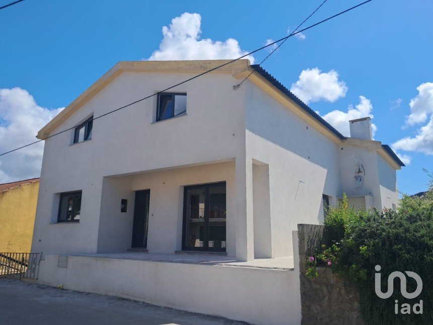 Moradia T3 em Atouguia da Baleia de 106 m²