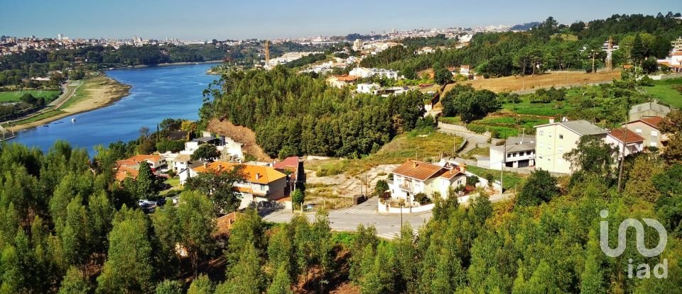 Terreno urbano em Gondomar (São Cosme), Valbom e Jovim de 7 000 m²