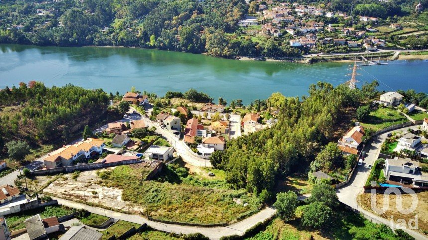 Terreno urbano em Gondomar (São Cosme), Valbom e Jovim de 7 000 m²