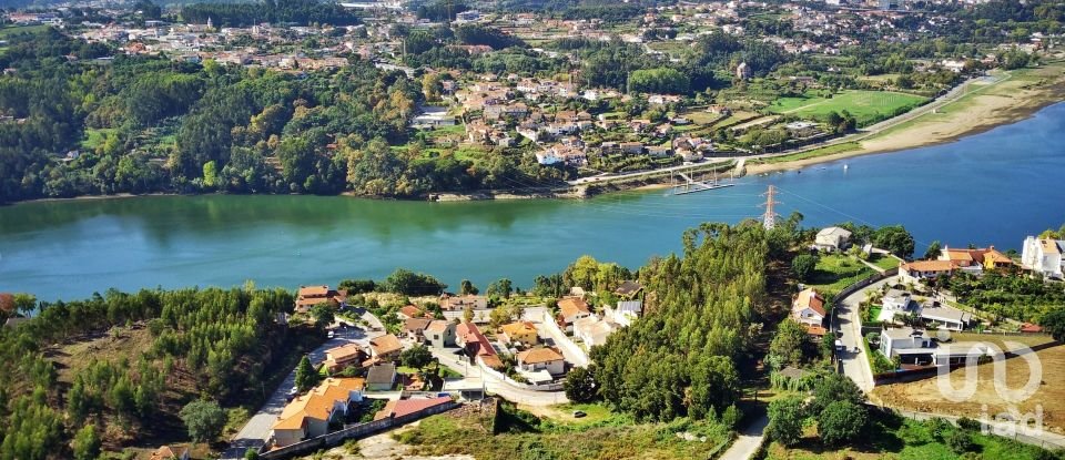 Terreno urbano em Gondomar (São Cosme), Valbom e Jovim de 7 000 m²