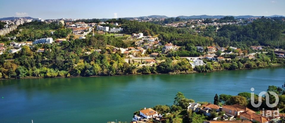 Terreno urbano em Gondomar (São Cosme), Valbom e Jovim de 7 000 m²