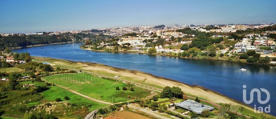 Terreno urbano em Gondomar (São Cosme), Valbom e Jovim de 7 000 m²