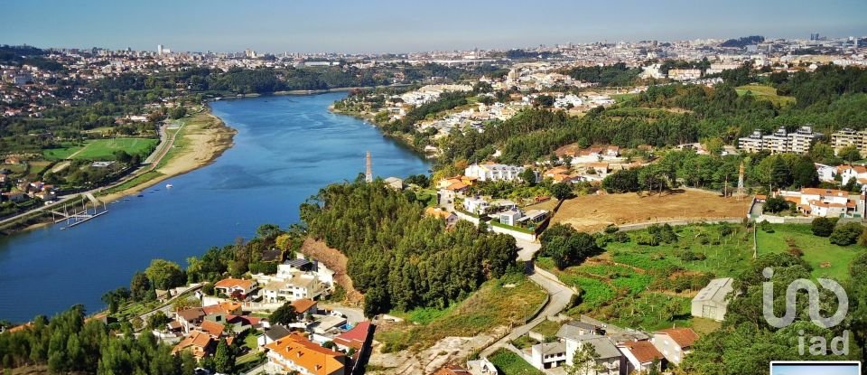 Terreno urbano em Gondomar (São Cosme), Valbom e Jovim de 7 000 m²