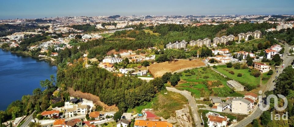 Terreno urbano em Gondomar (São Cosme), Valbom e Jovim de 7 000 m²