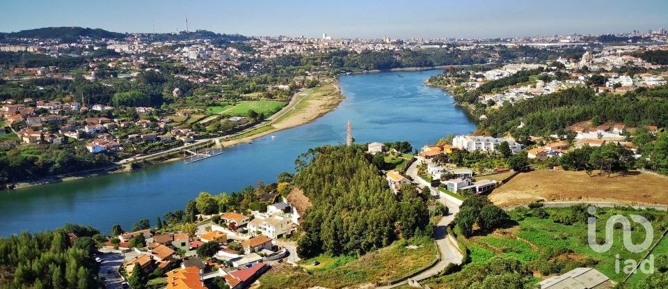 Terreno urbano em Gondomar (São Cosme), Valbom e Jovim de 7 000 m²