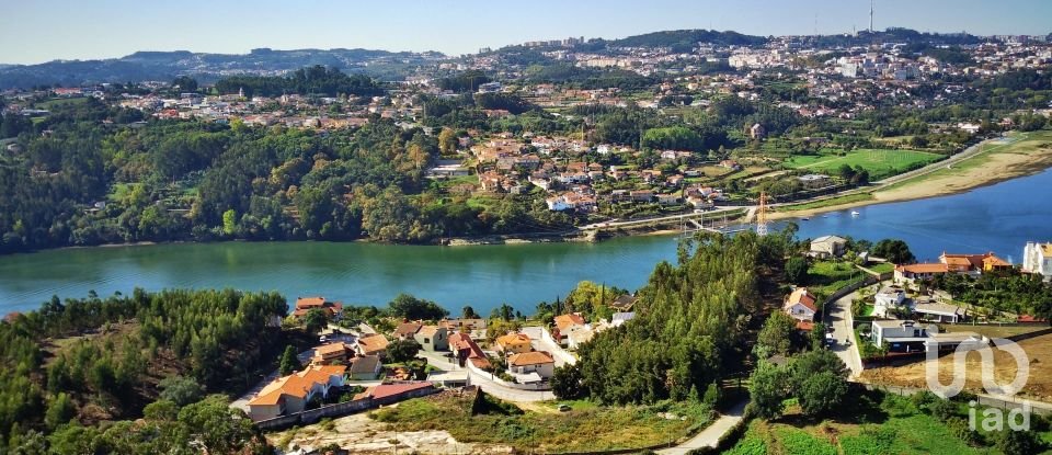 Terreno urbano em Gondomar (São Cosme), Valbom e Jovim de 7 000 m²