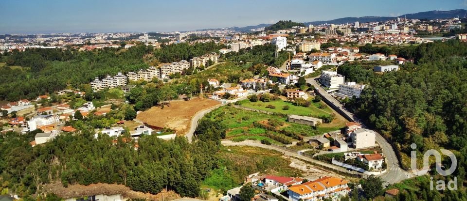 Terreno urbano em Gondomar (São Cosme), Valbom e Jovim de 7 000 m²