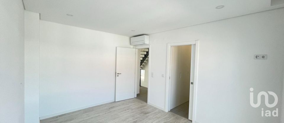 Moradia T5 em Corroios de 120 m²
