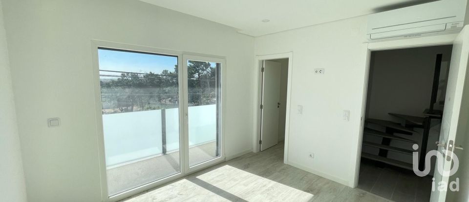 Moradia T5 em Corroios de 120 m²