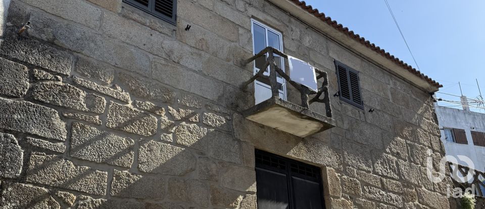 Moradia T2 em Sanfins do Douro de 136 m²