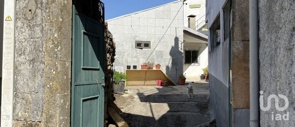 Moradia T2 em Sanfins do Douro de 136 m²