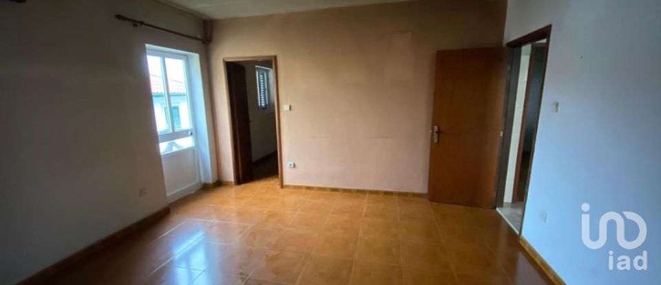 Moradia T2 em Sanfins do Douro de 136 m²