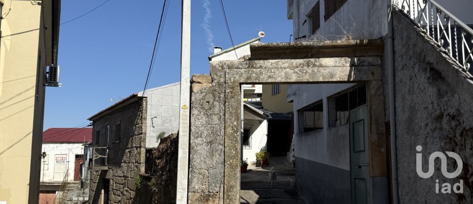 Moradia T2 em Sanfins do Douro de 136 m²