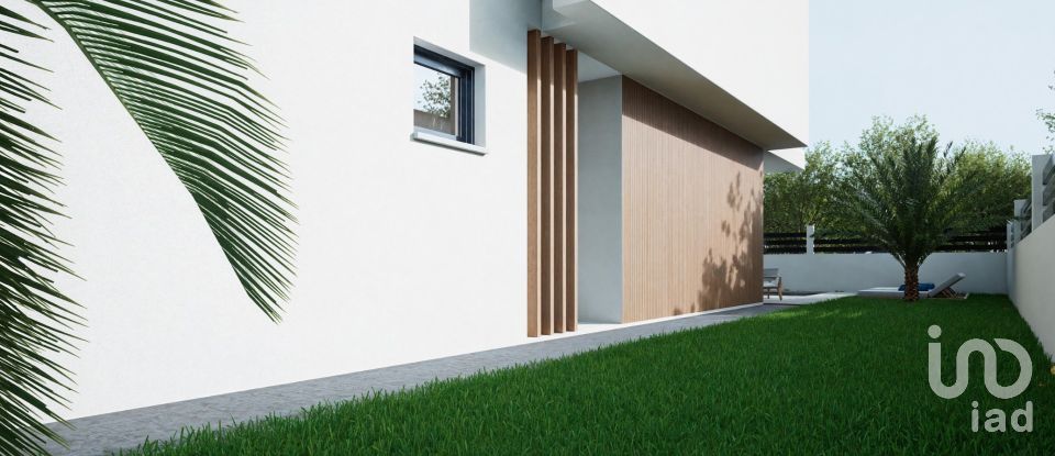 Moradia T3 em Fernão Ferro de 204 m²