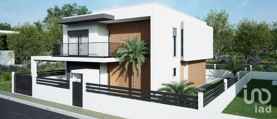 Moradia T3 em Fernão Ferro de 204 m²