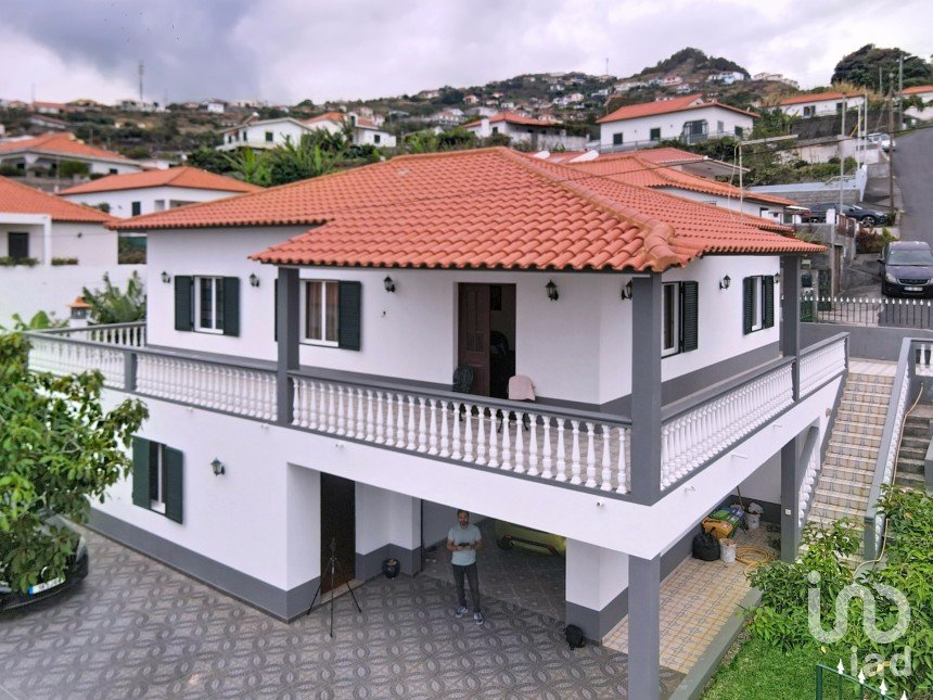 Moradia T2 em Santa Cruz de 172 m²