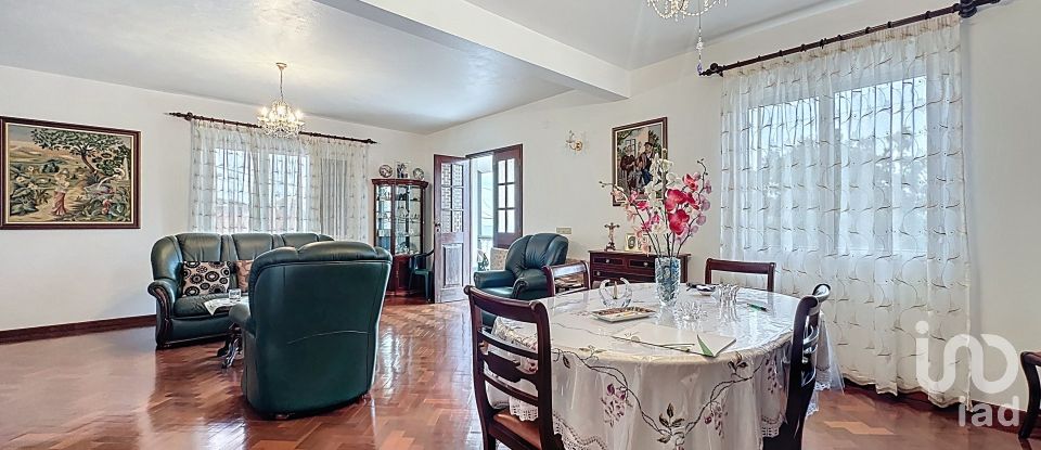 Moradia T2 em Santa Cruz de 172 m²