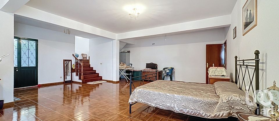 Moradia T2 em Santa Cruz de 172 m²