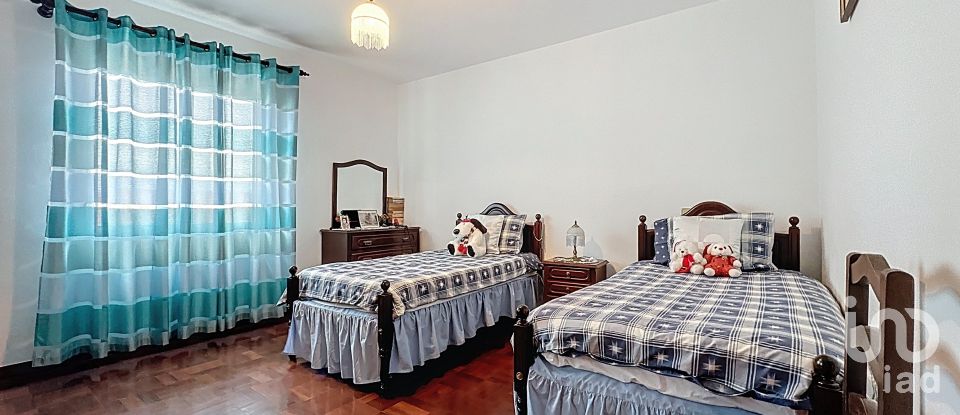 Moradia T2 em Santa Cruz de 172 m²