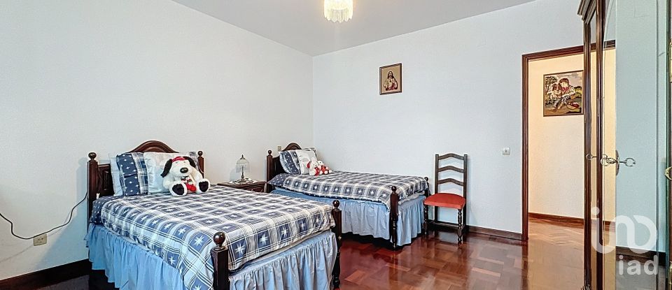 Moradia T2 em Santa Cruz de 172 m²