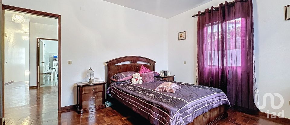 Moradia T2 em Santa Cruz de 172 m²