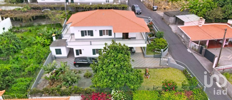 Moradia T2 em Santa Cruz de 172 m²