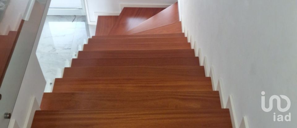 Habitação T3 em Santo isidoro e livração de 122 m²