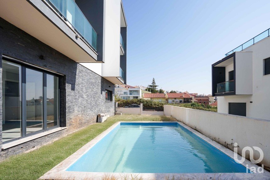 Moradia T5 em Pontinha e Famões de 514 m²