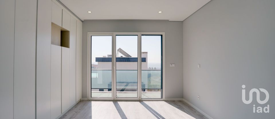 Moradia T5 em Pontinha e Famões de 514 m²