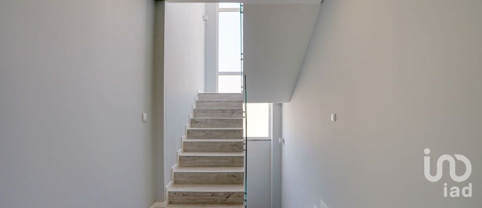 Moradia T5 em Pontinha e Famões de 514 m²