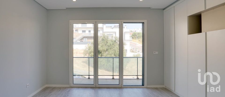 Moradia T5 em Pontinha e Famões de 514 m²