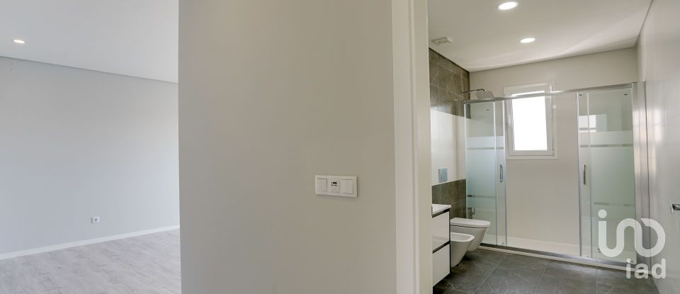 Moradia T5 em Pontinha e Famões de 514 m²