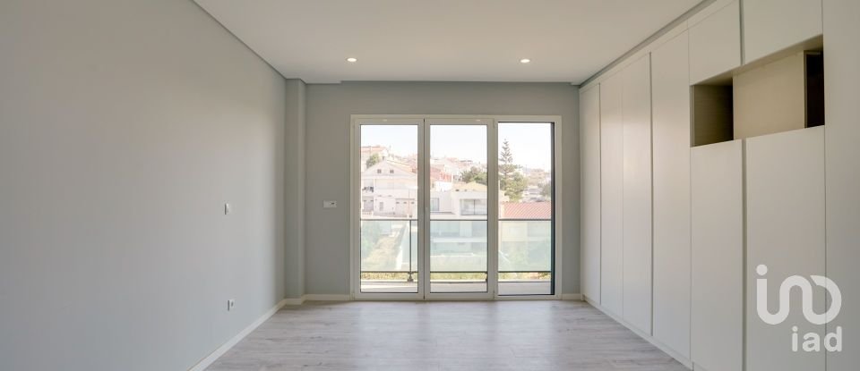 Moradia T5 em Pontinha e Famões de 514 m²