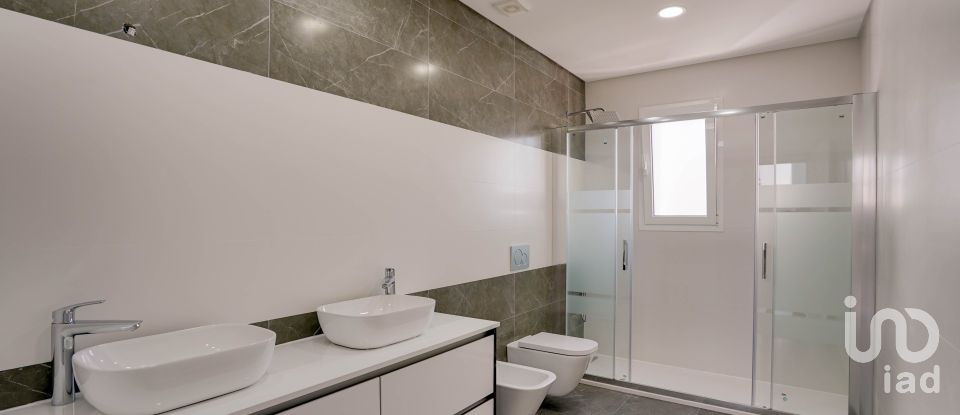 Moradia T5 em Pontinha e Famões de 514 m²