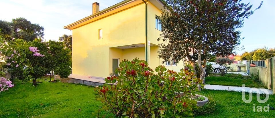 Maison T3 à Alvarães de 173 m²