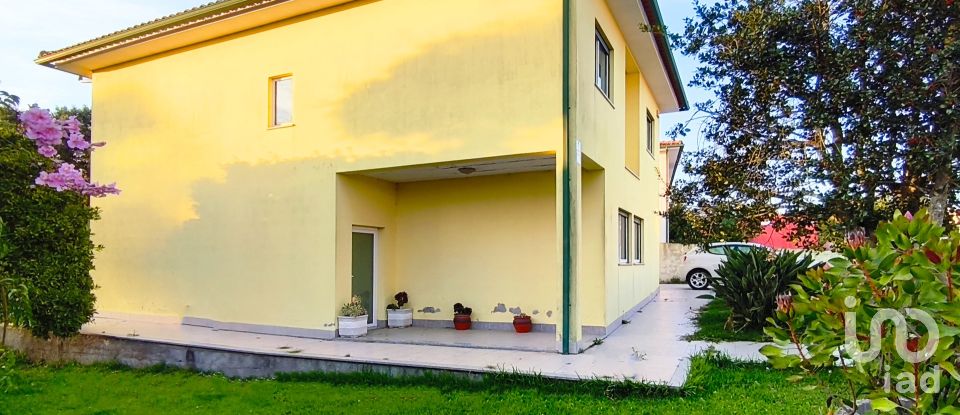 Maison T3 à Alvarães de 173 m²