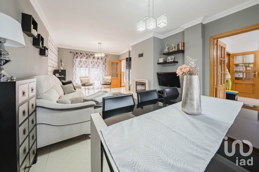 Moradia T4 em Santa Maria, São Pedro e Sobral da Lagoa de 256 m²