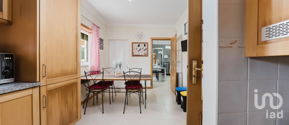 Moradia T4 em Santa Maria, São Pedro e Sobral da Lagoa de 256 m²