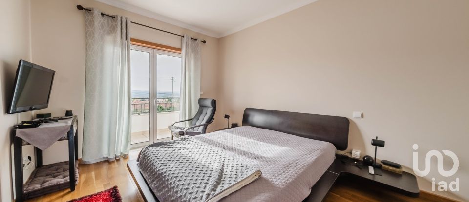 Moradia T4 em Santa Maria, São Pedro e Sobral da Lagoa de 256 m²