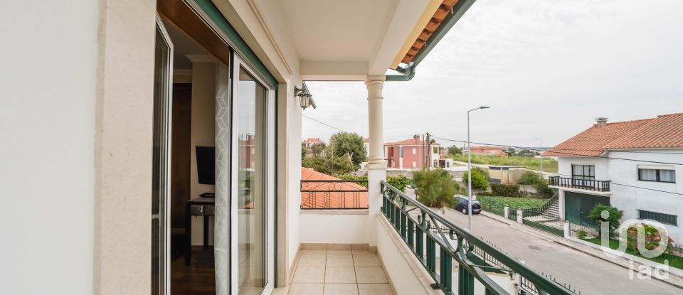 Moradia T4 em Santa Maria, São Pedro e Sobral da Lagoa de 256 m²