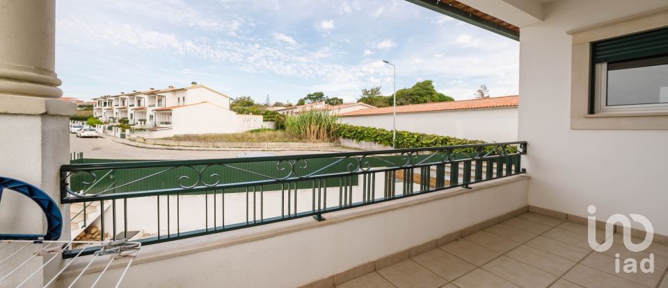 Moradia T4 em Santa Maria, São Pedro e Sobral da Lagoa de 256 m²